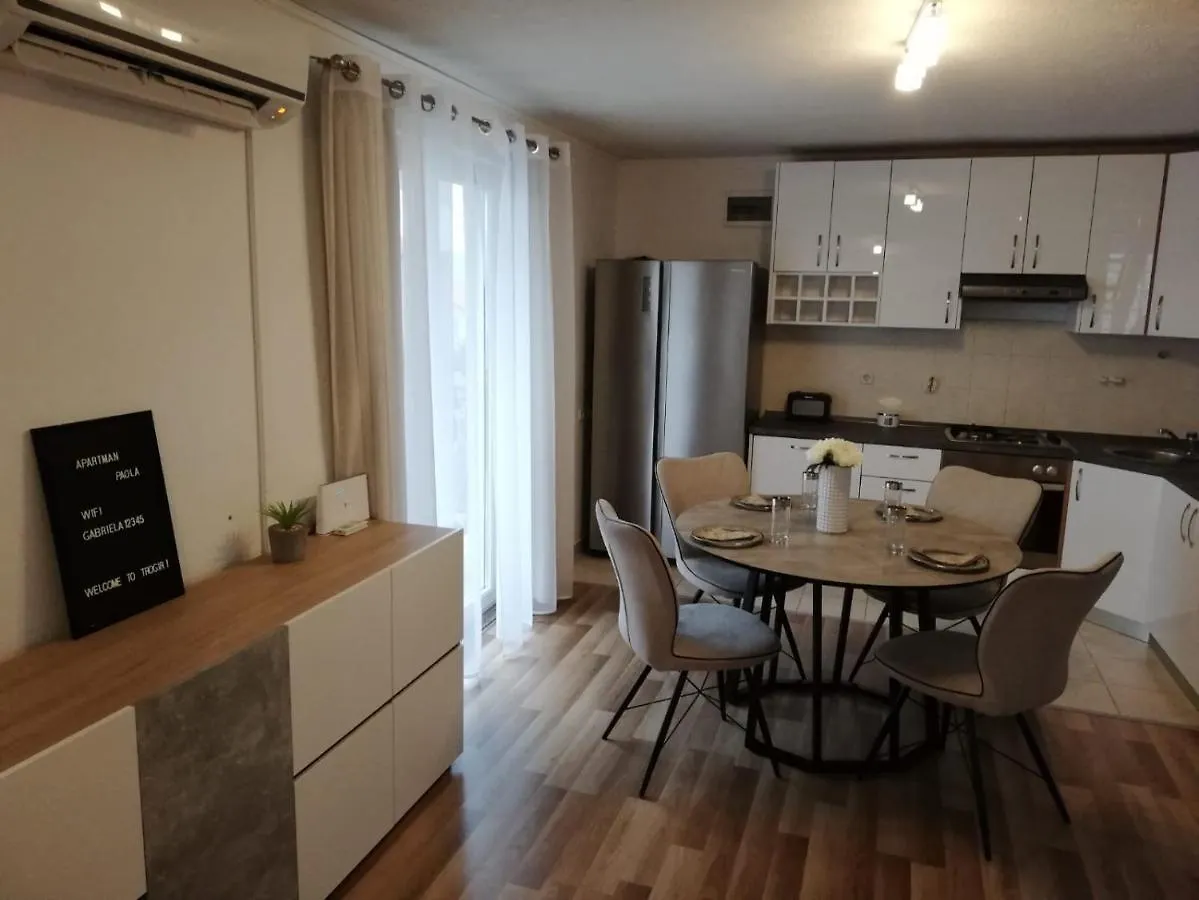 Apartments Paola Trogir 0*,